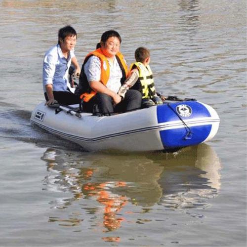 贵州景区游玩漂流船